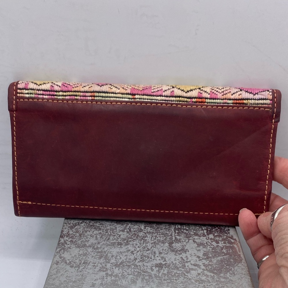 Vintage Burgundy Leather Tri Fold Wallet /Clutch With Embroidered Design On Flap - Picture 2 of 10